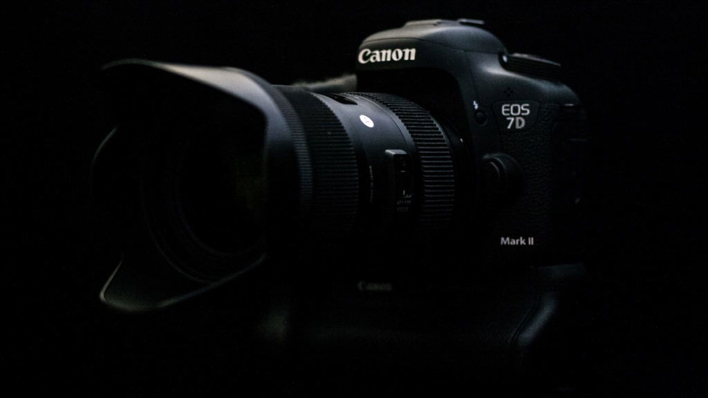 A dark picture of the Canon EOS 7D Mark II