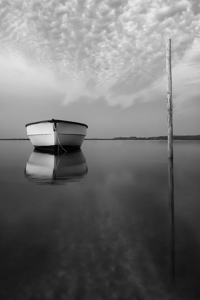 Image of boat in water showing good black and white contrast