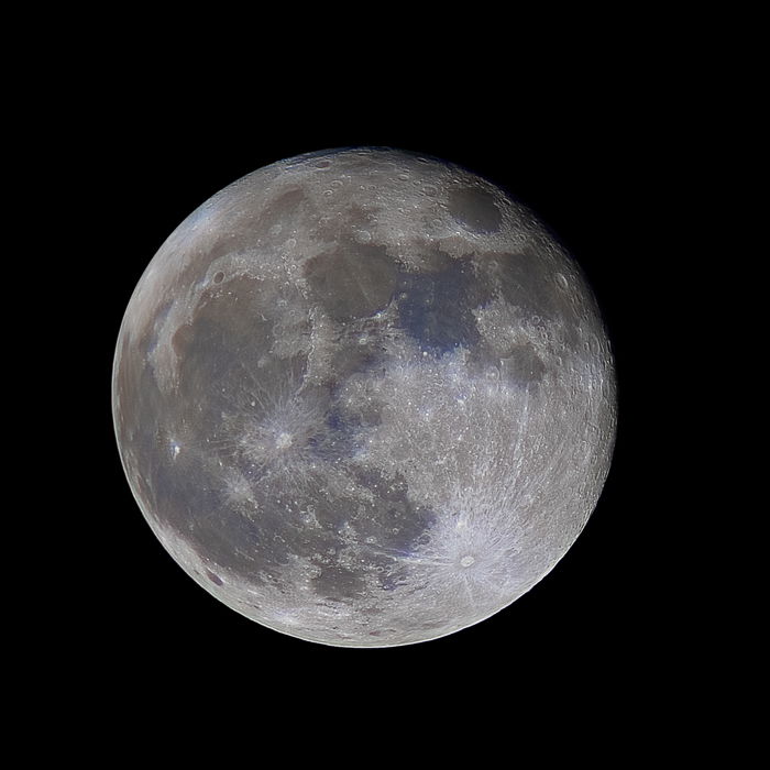 An impressively detailed Full Moon pic