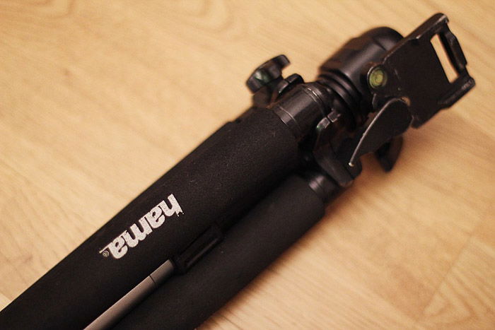 Tripod - Ideal for macro photography to reduce blur.