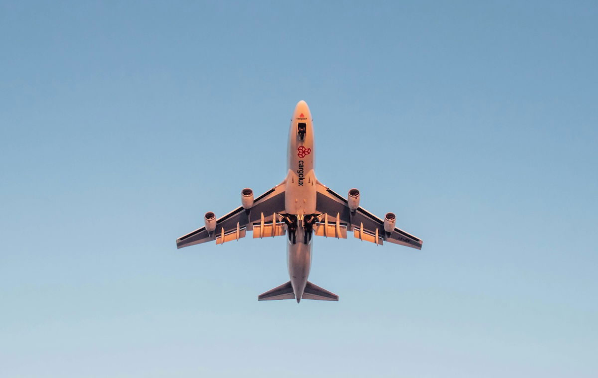 The underbelly of an airplane as an example of aviation photography