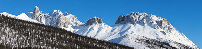 A stunning panoramic photo of an icy landscape at Brooks Range mountain range in Wiseman, Alaska