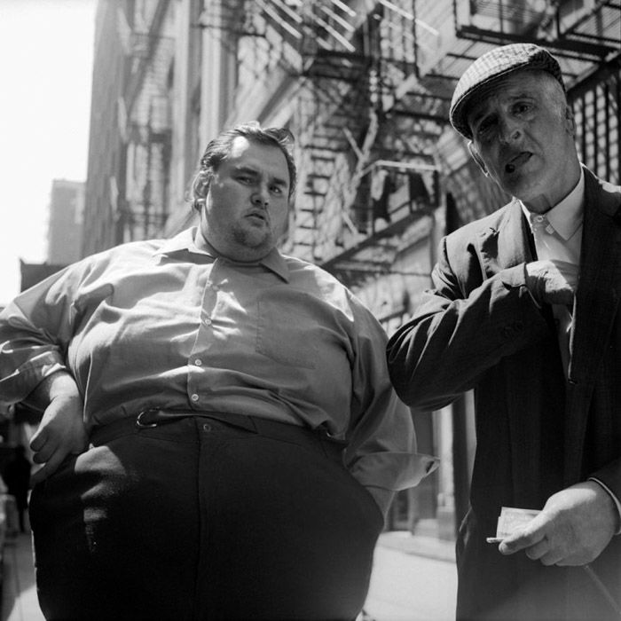 Vivian Maier Black and white street photography of two men, one fat and one skinny as a juxtaposition examples