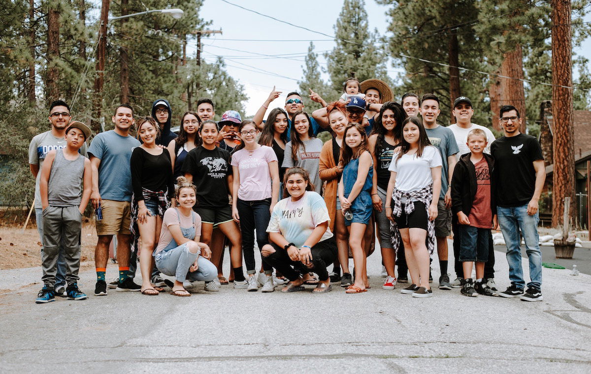 take large group photos with everyone in focus