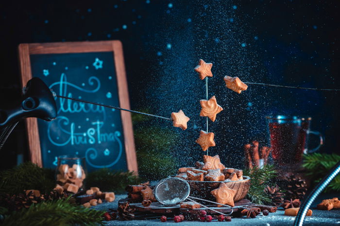 Christmas photos tutorial of shooting levitating christmas cookies