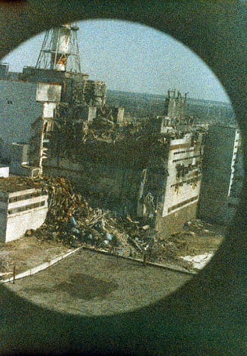 First Image of the Reactor in Chernobyl - famous pictures by Igor Kostin 