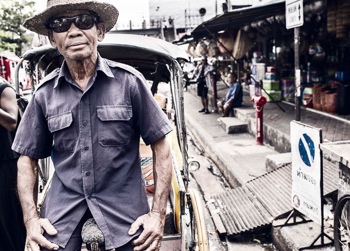 A street portrait of a saamlar driver - how to make a gradient in photoshop