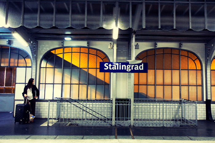 The platform of a station on the Paris subway system.