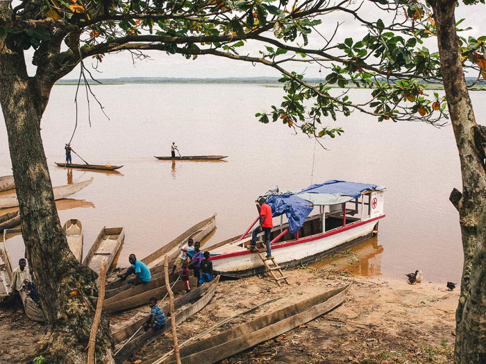 Boats on the edge of the water in India - how to get started in photojournalism