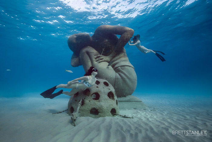 Atmospheric underwater portrait photography shoot 