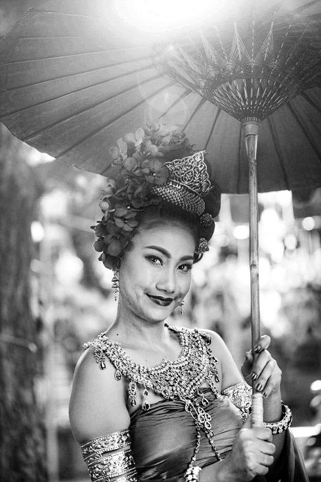 monochrome portrait of a thai dancer holding an umbrella - how to remove glare in photos