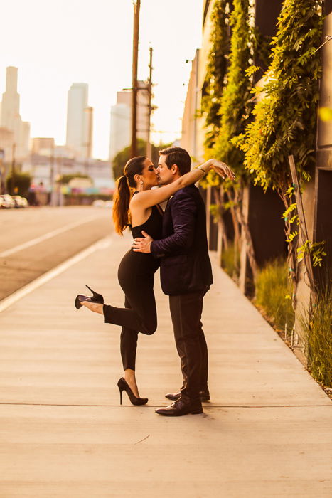 Photo of a pair kissing on the street