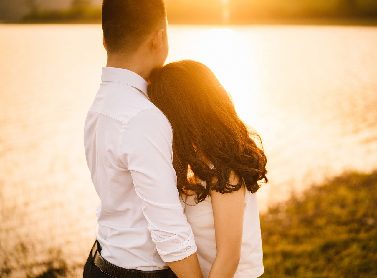 engagement photo poses