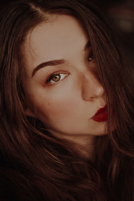 a professional headshot photo of a young woman