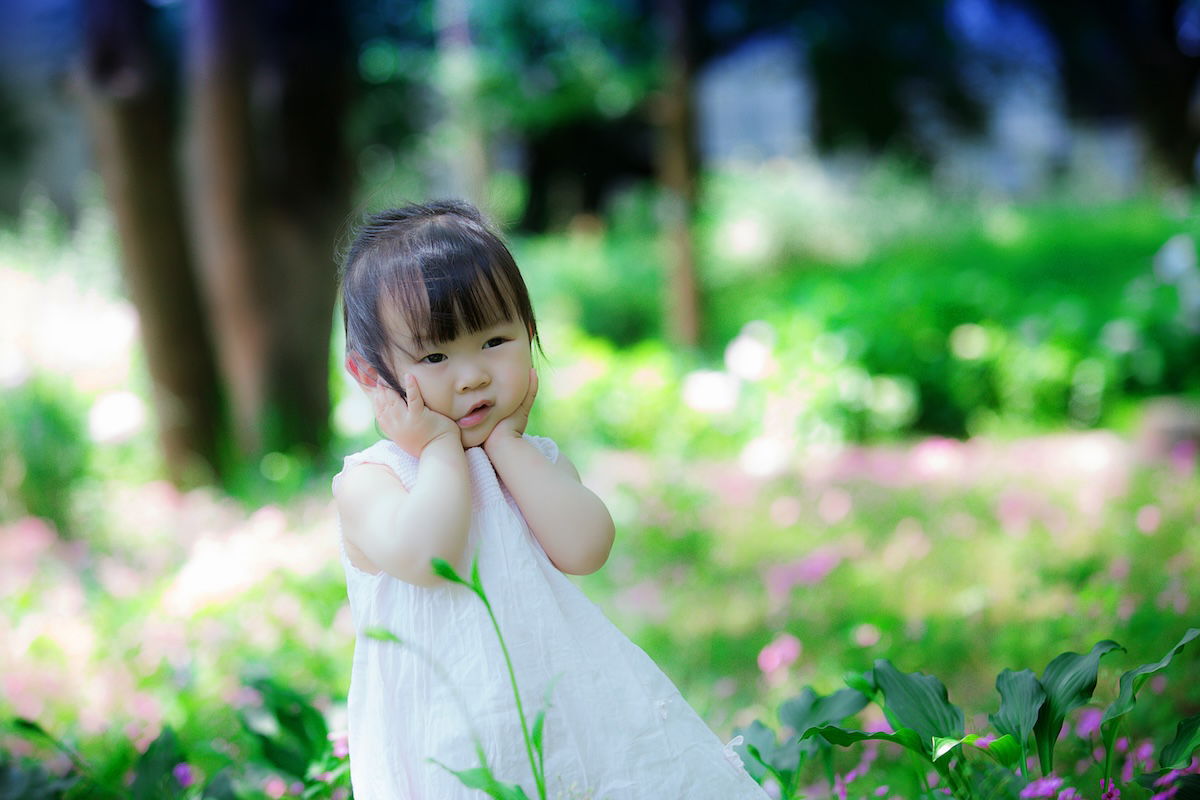 A child holding her face for a kids photo pose