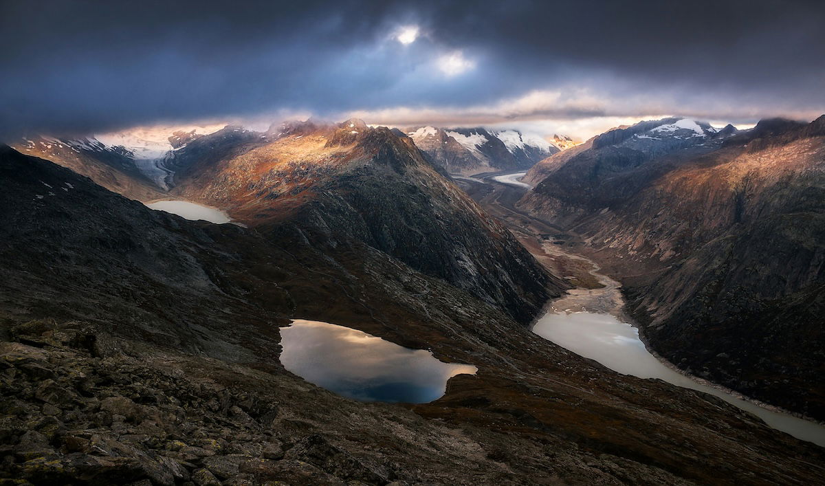 A mountain landscape on a heavy overcast day suitable for using the Overcast 5.6 rule