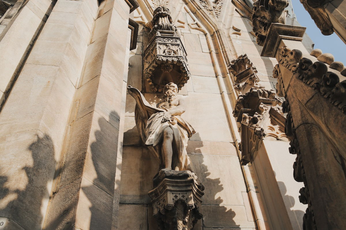 A sharp image of a sculpture on the side of a building shot with a medium aperture