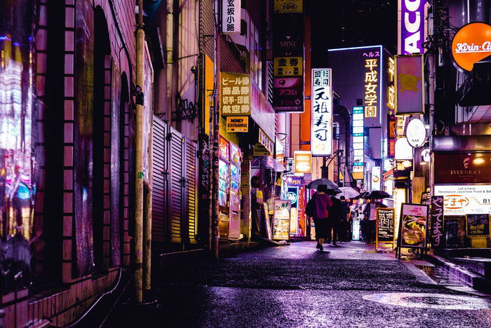 A street scene at night