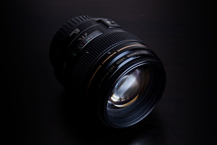 Canon EF 85mm f/1.8 USM lens