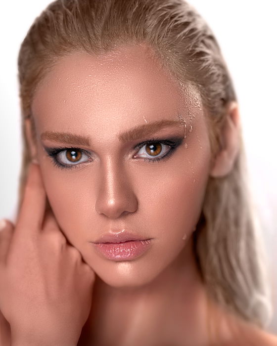 A close-up of a beautiful blonde girl using a 1 light setup for portraits