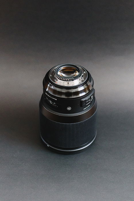 Photograph of the Sigma 85mm Art mount and rear compartment