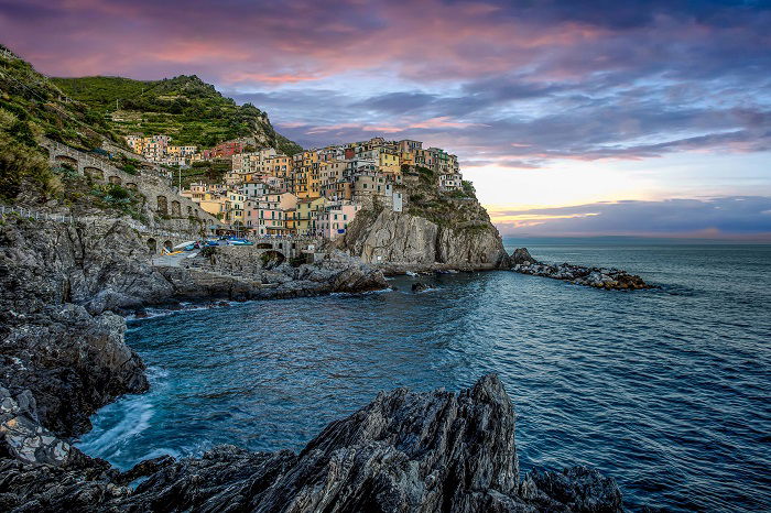 a photo of cinque terre italy