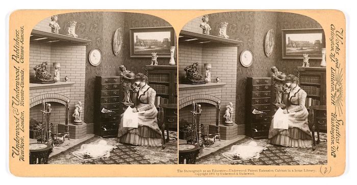 Early example of 3D photography, a stereo card of a stereoscope in use in 1901.