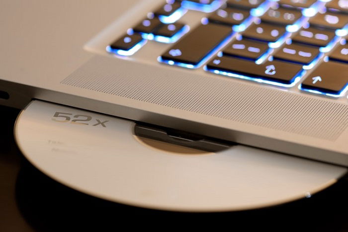 CD in a laptop disk tray as a way to store photos