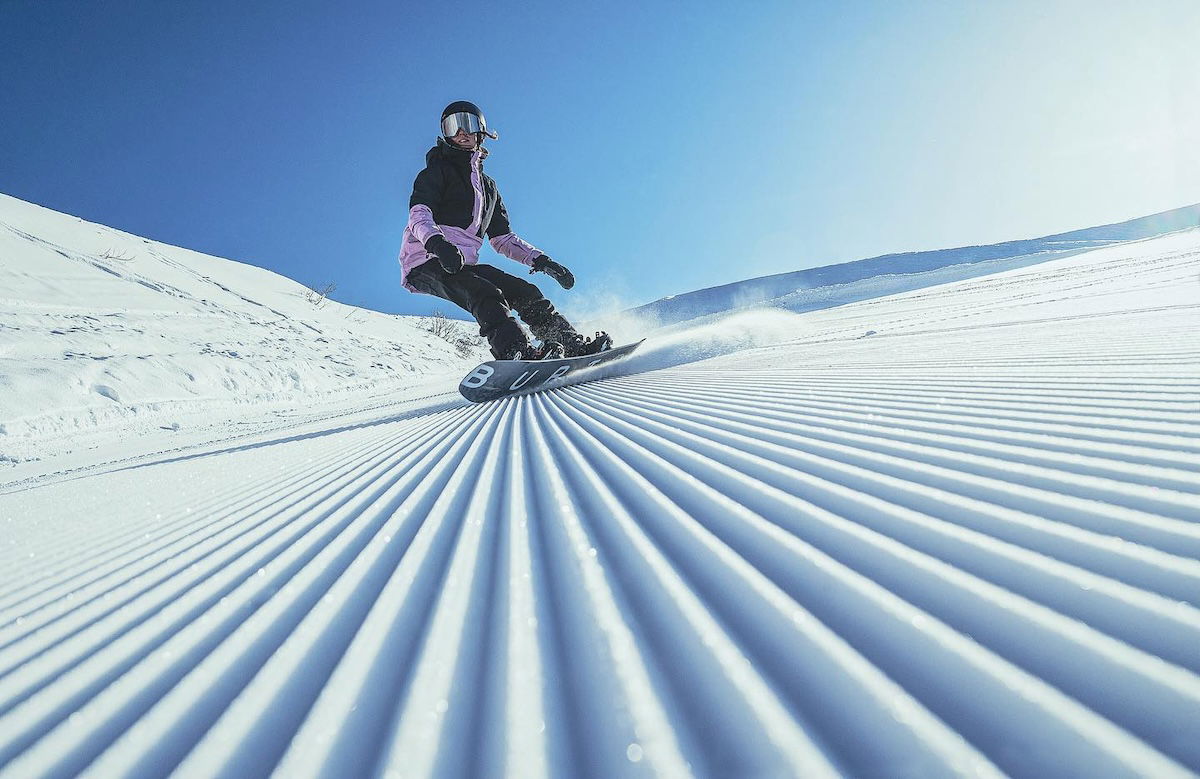 Snowboarder coming down a hill taken by one of the best sports photographers Kirill Umrikhin