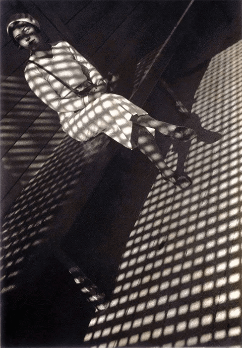 Alexander Rodchenko's Girl with a Leica as an example of painting patterns with light in photography