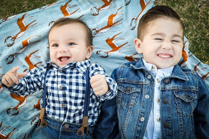 photo ideas for siblings: brothers lying on their back 