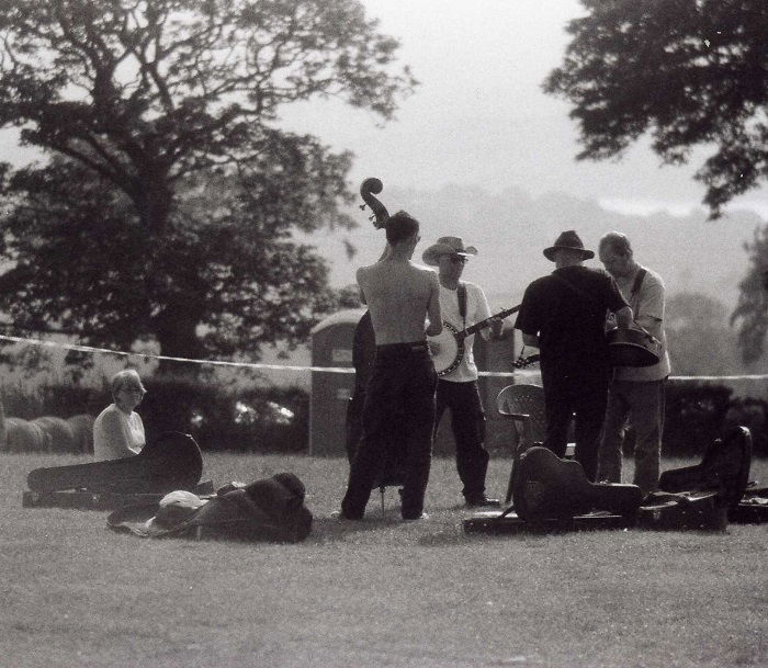 Bluegrass musicians jamming outside, as an example of music photography