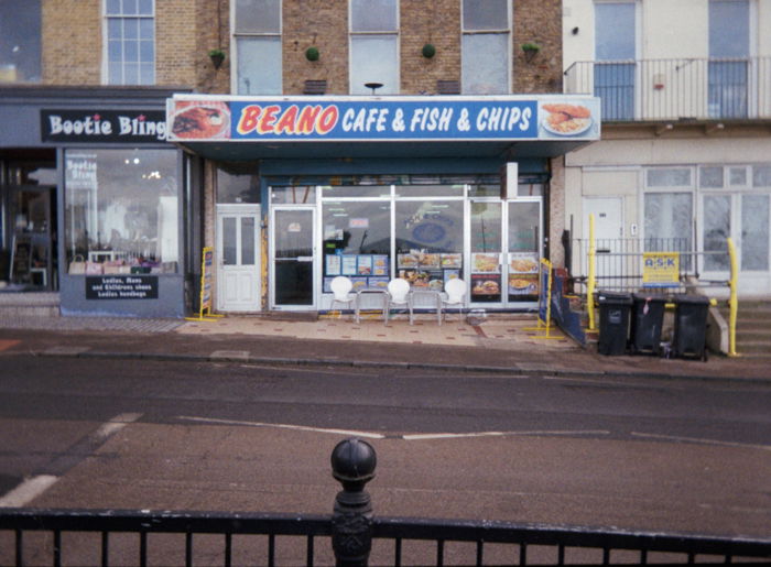 A picture of a cafe on the britsh coast called the Beano cafe