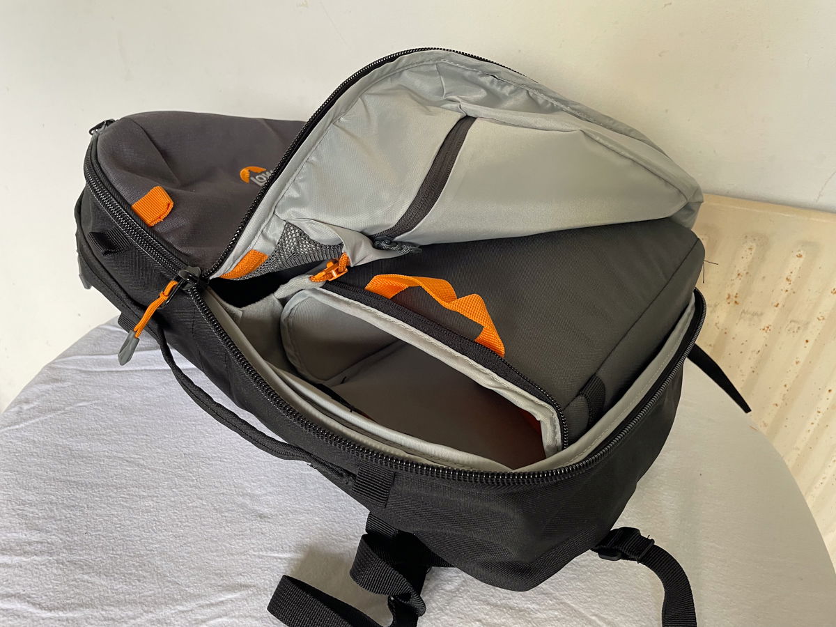 Lowepro Trekker Lite bottom access