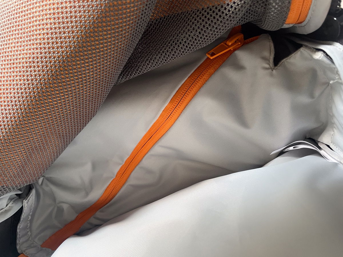 Another zipper in the Lowepro Trekker Lite