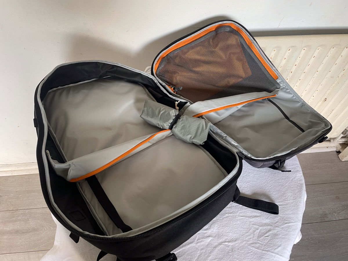 Lowepro Trekker Lite full space