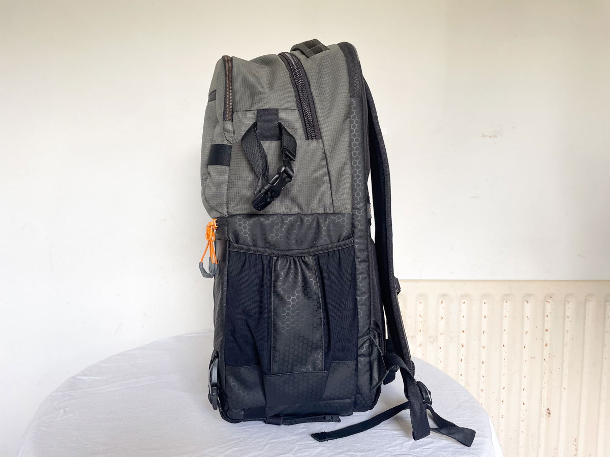 Lowepro FastPack side view