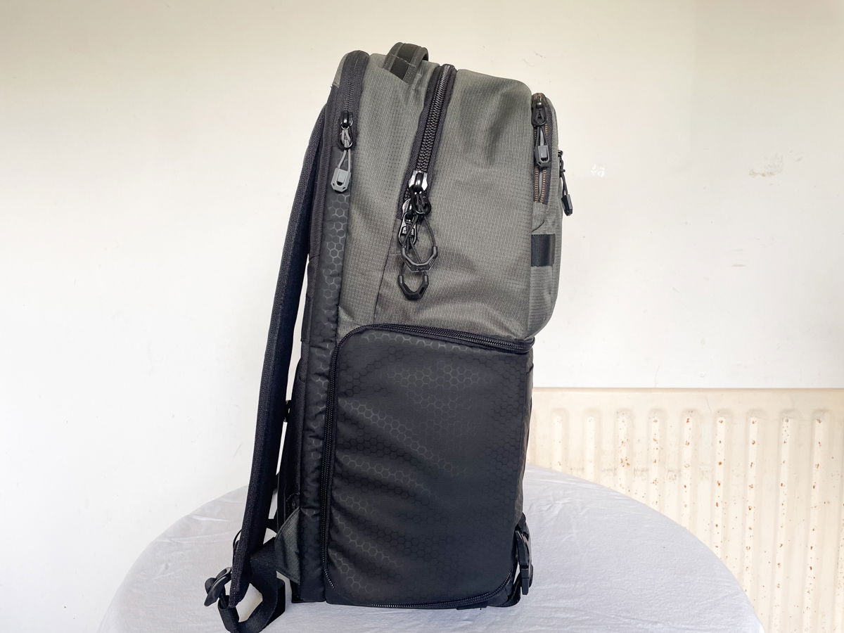 Lowepro FastPack side view