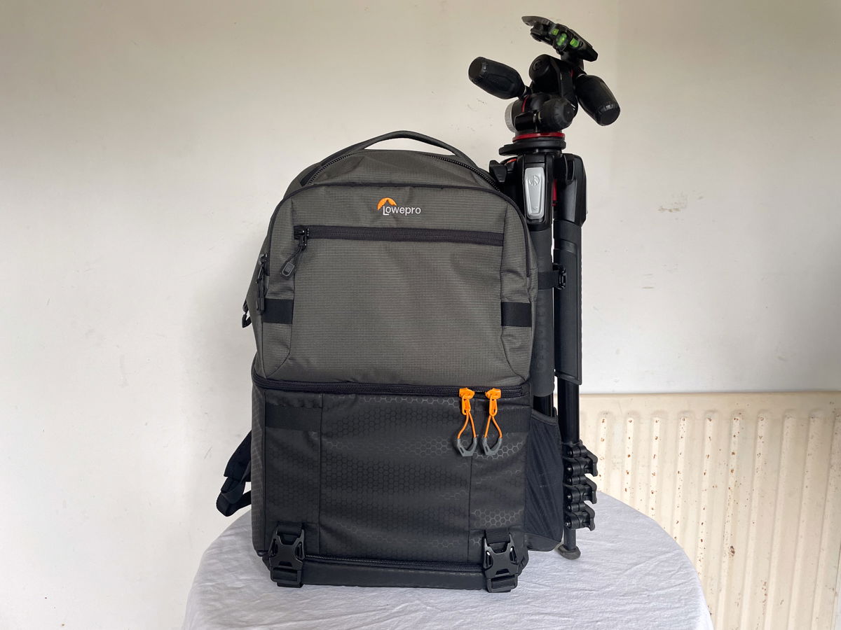 Lowepro FastPack tripod