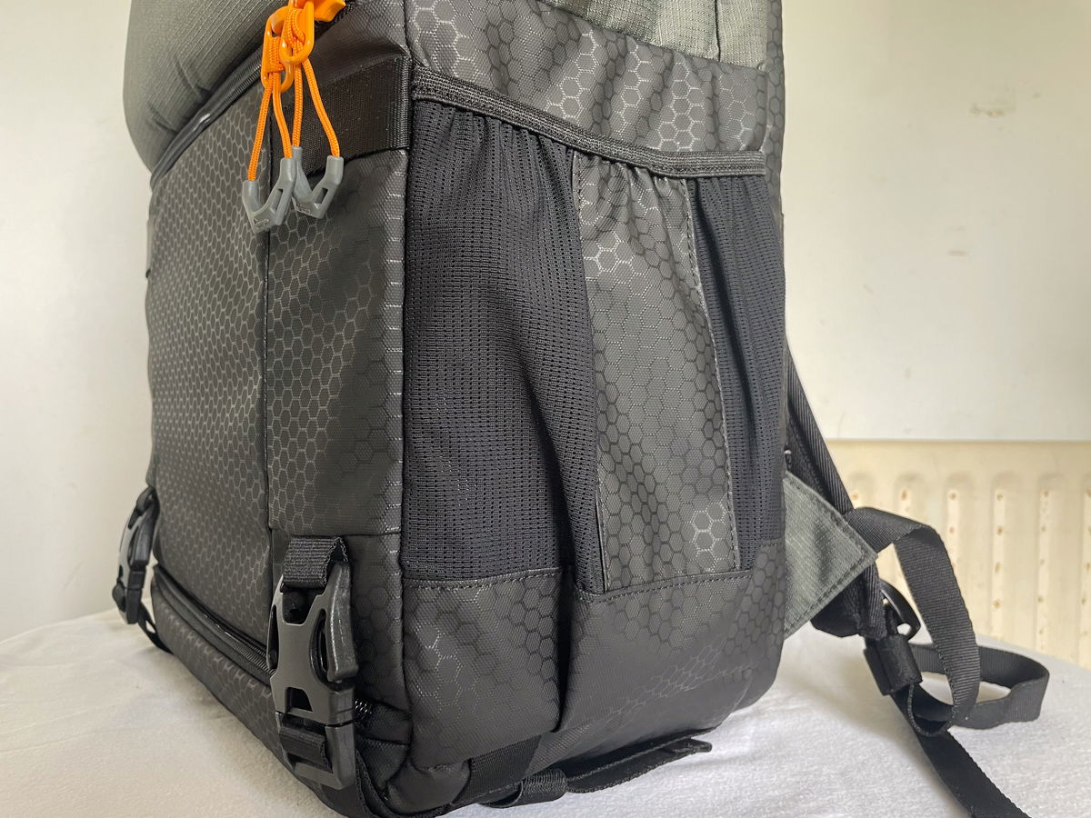 Lowepro FastPack tripod pocket