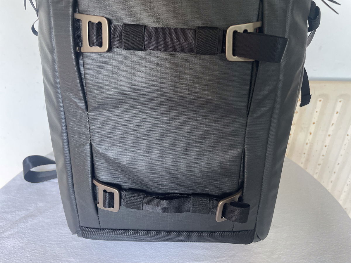 front straps on the Lowepro Freeline