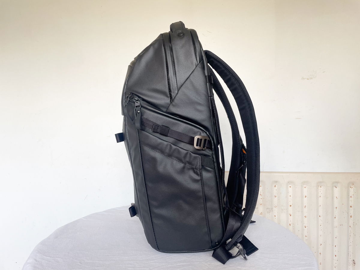 side view of Lowepro Freeline