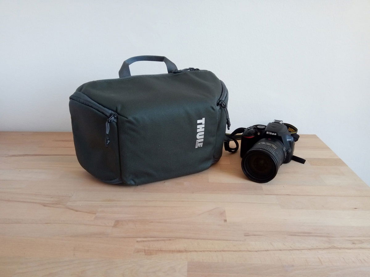 Sling bag with camera