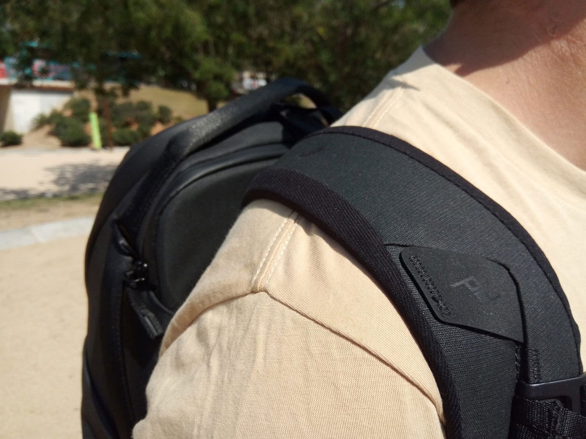 Shoulder strap on a shoulder