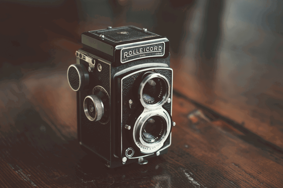 A photo of an old Rolleicord twin lens reflex camera