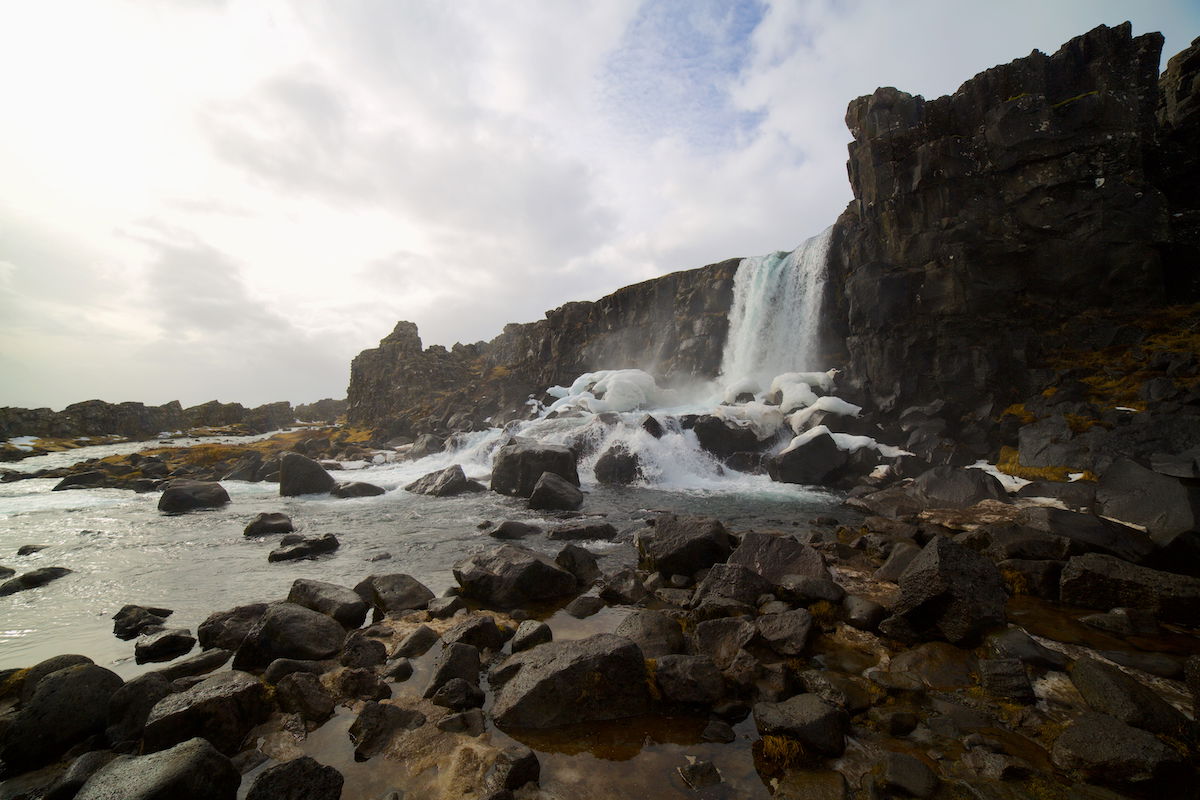 image of a waterfall in a snowy area edited with inpixio