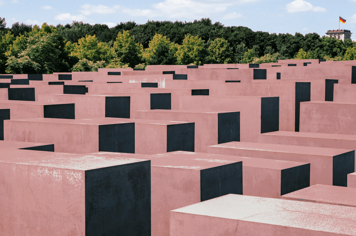 Photograph of a memorial in Germany with a luminance mask in lightroom