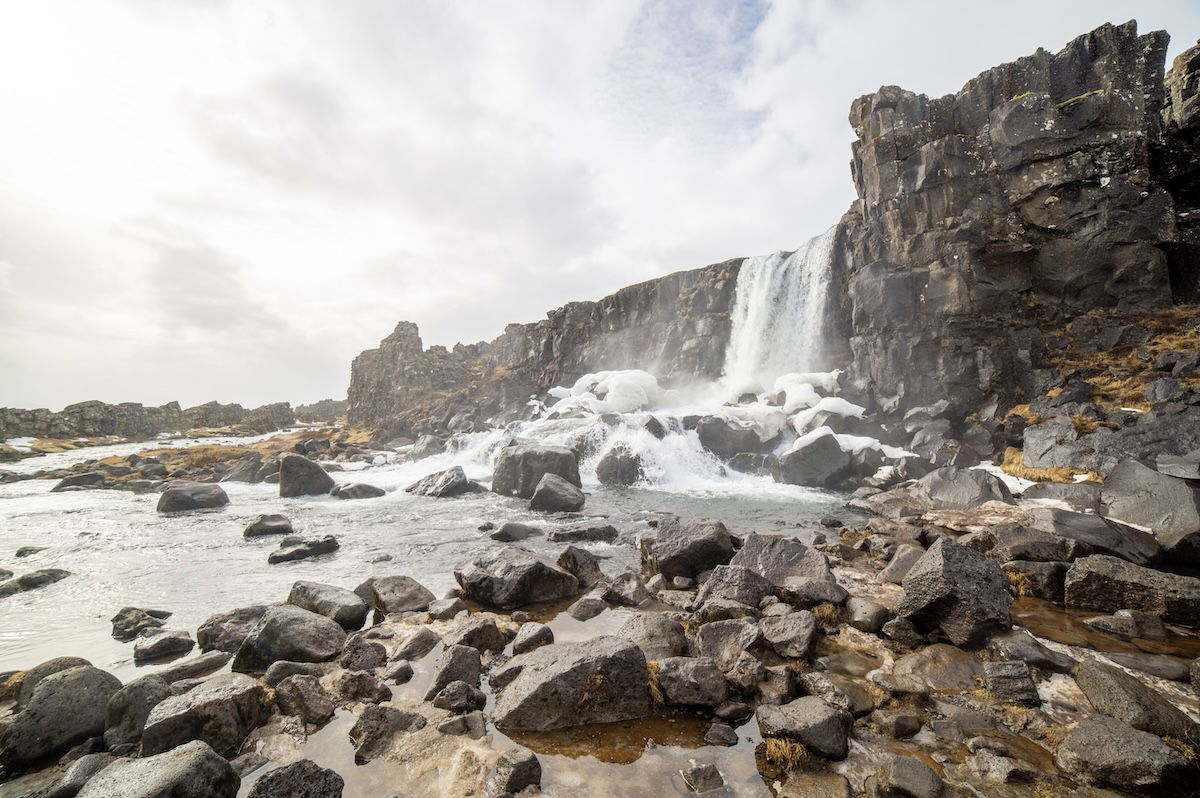 photograph of a waterfall with medium deghost in lightroom HDR