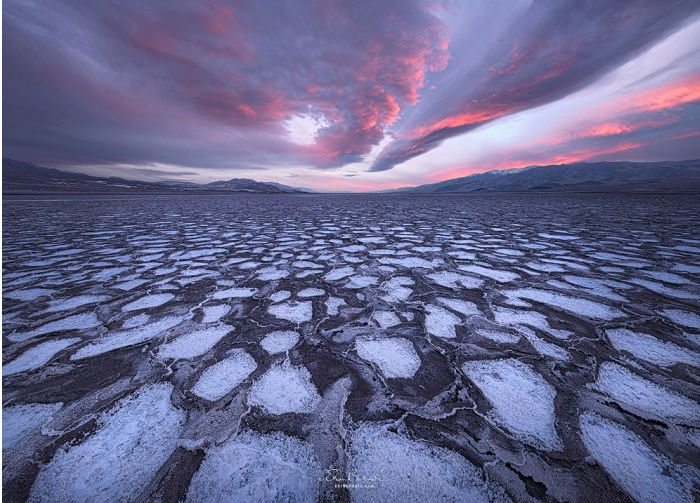 Breaking ice sheets